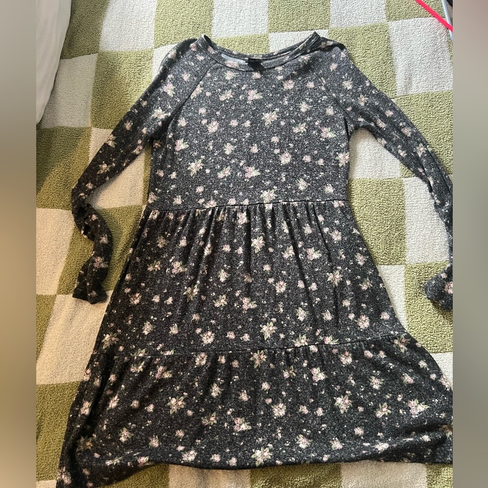 Art Class floral Dress in XL. It’s like an empire waist/babydoll dress.